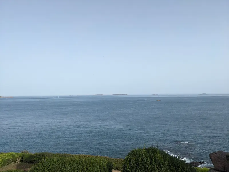 La mer à perte de vue depuis le sentier côtier