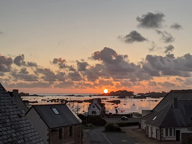 L'aube sur la baie, depuis Trégastel