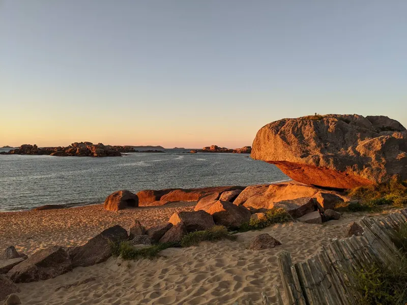 Locations vue mer sur la Côte de Granit Rose