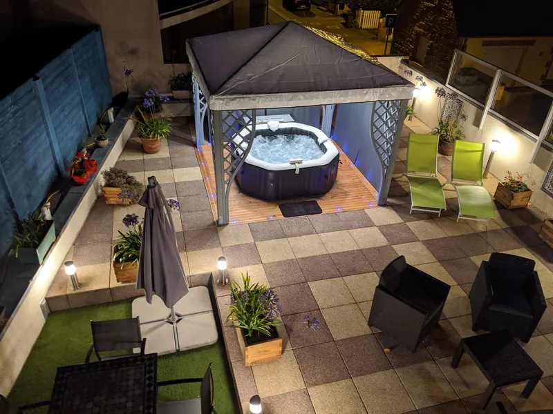 Location avec jacuzzi sur la Côte de Granit Rose